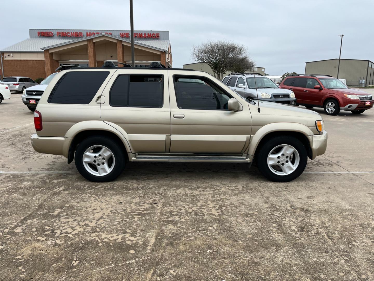 2003 tan /TAN Infiniti QX4 4WD (JNRDR09Y53W) with an 5 engine, 4-Speed Automatic Overdrive transmission, located at 14700 Tomball Parkway 249, Houston, TX, 77086, (281) 444-2200, 29.928619, -95.504074 - Photo#7